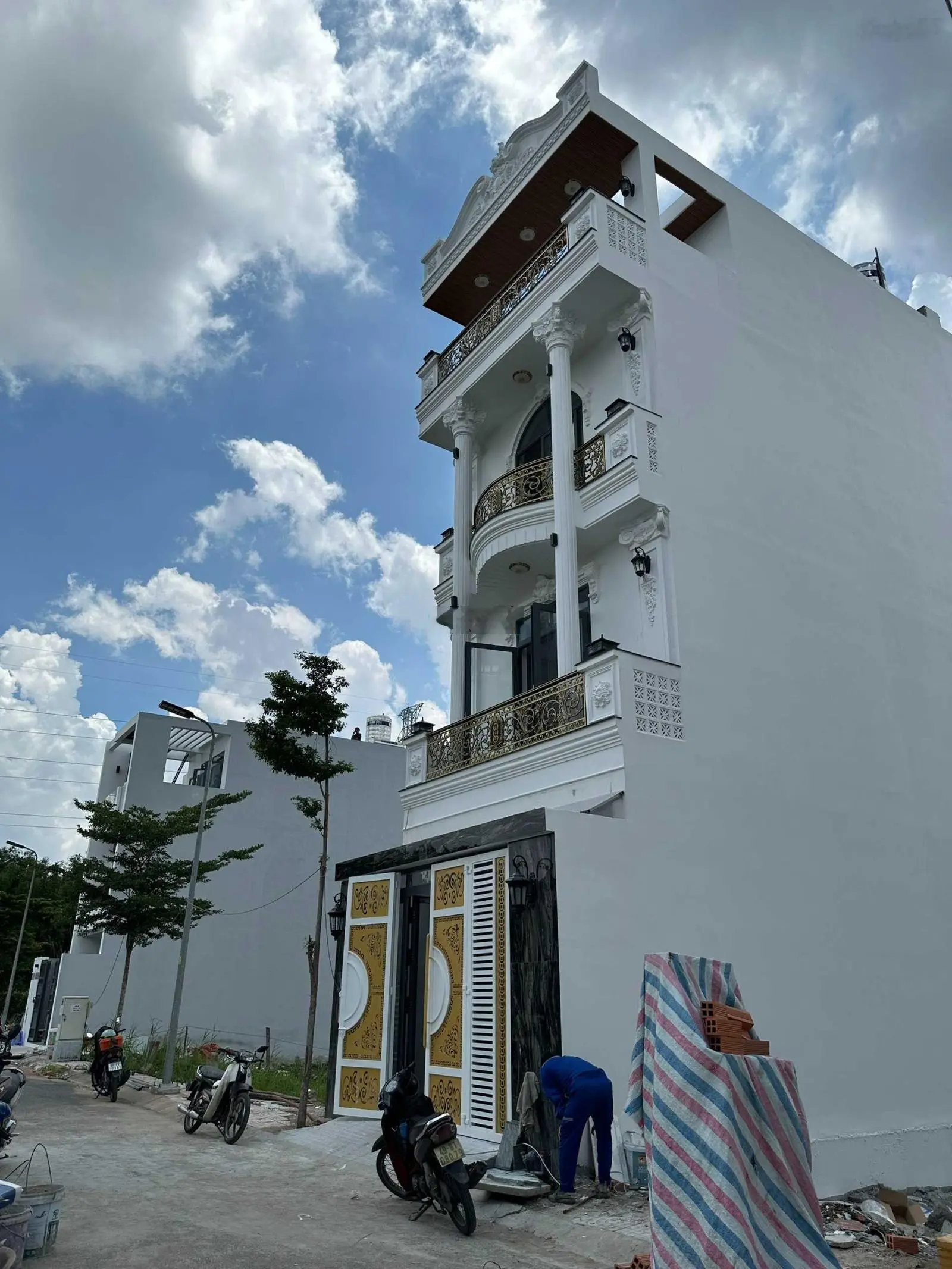 Nhà mới chưa sử dụng ở KDC Hàng Dương, Lê văn Lương 5x16m, 3 lầu, giá rẻ 8.4 tỷ tặng NTCC