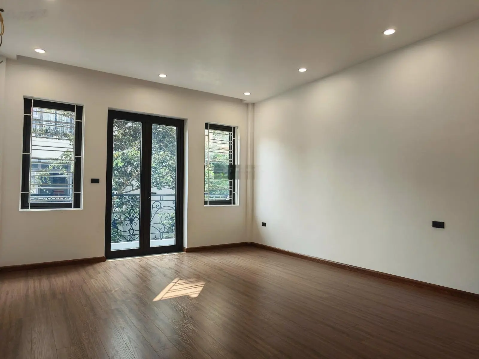 Bán nhà liền kề gần Văn Phú 50m2, 7 tầng thang máy. Vừa ở vừa làm văn phòng.