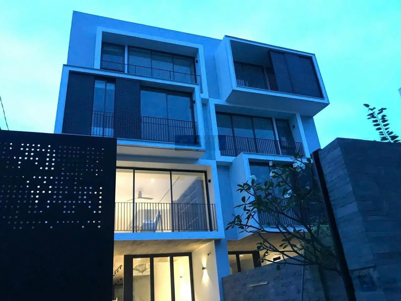 Ngộp bank. Bán nhanh BT 8x20 (160m2) nhà đẹp hiện đại, ĐNam tặng toàn bộ nội thất cao cấp chỉ 30 tỷ