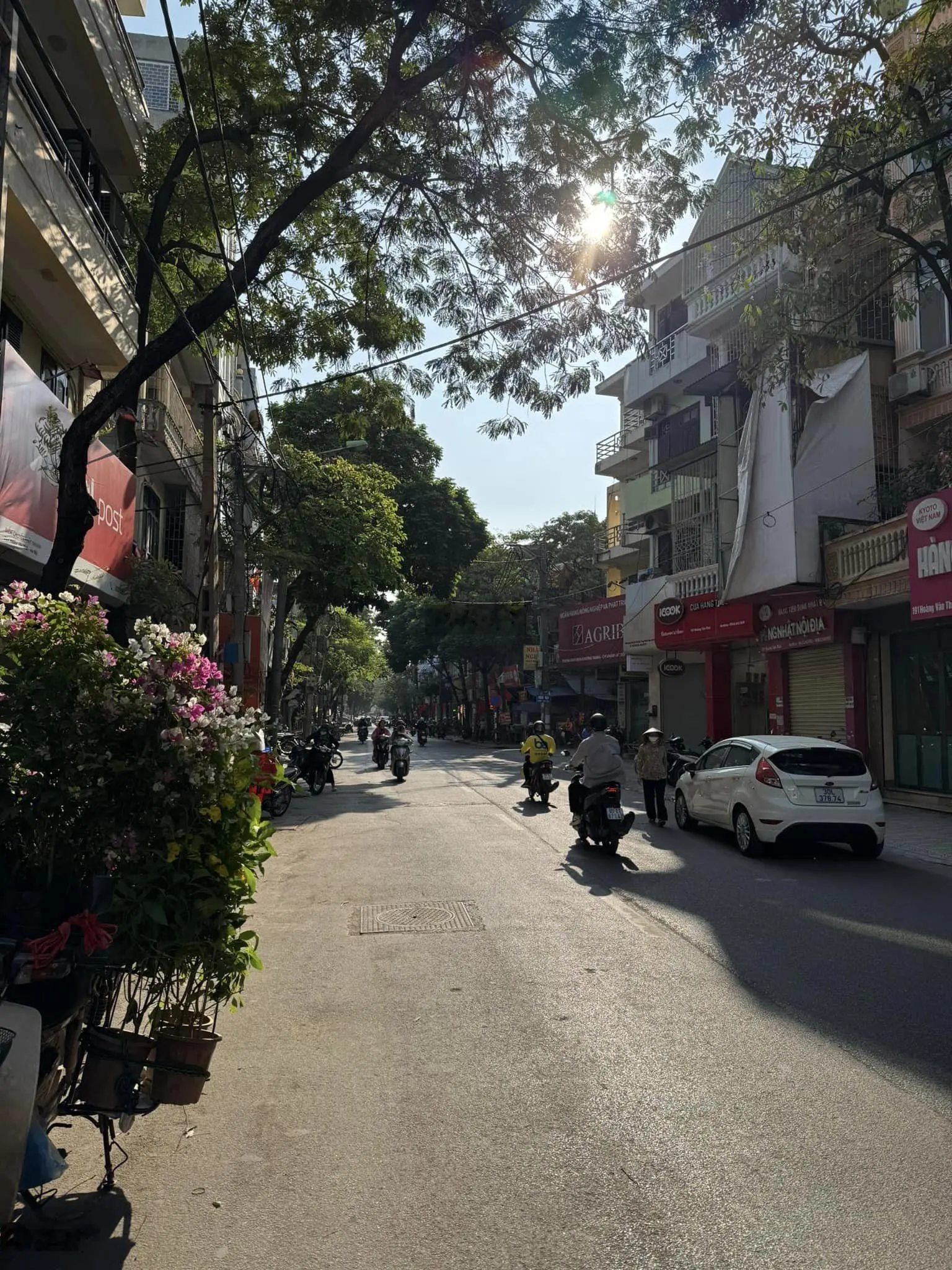 Hơn 20 tỷ, sở hữu căn nhà, 73m2, 4tầng, mặt Phố Hoàng Văn Thái, Quận Đống Đa, vị trí kinh doanh tốt