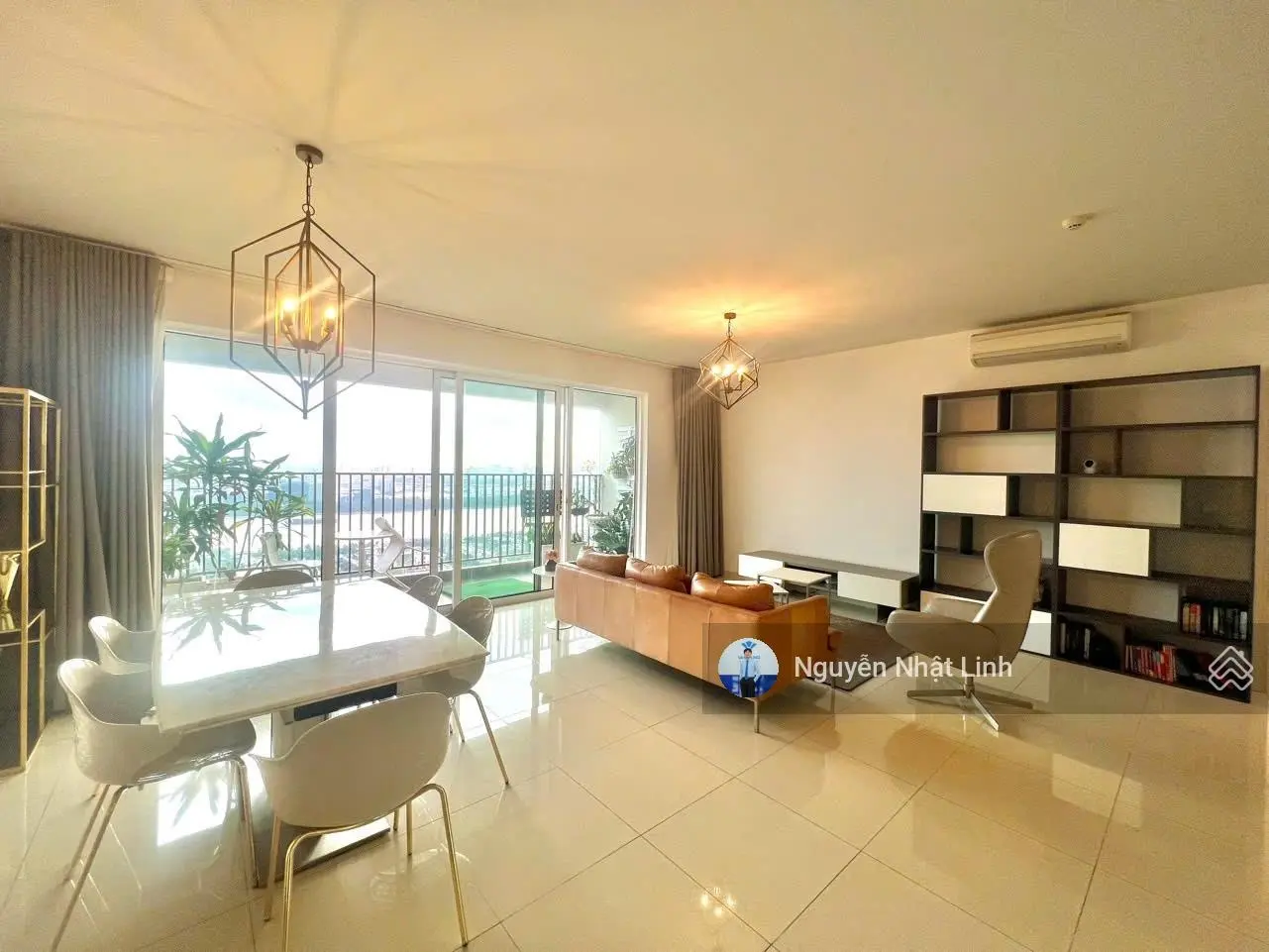 Chủ gửi bán Siêu phẩm 4PN, tầm nhìn toàn cảnh sông và city, nội thất siêu đẹp - giá chỉ 17 tỷ bp