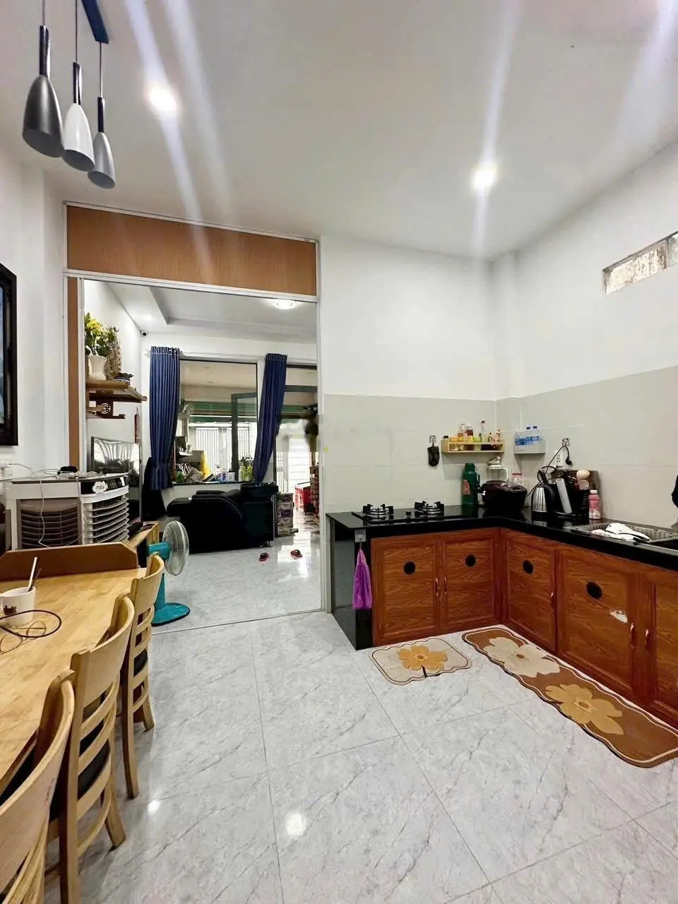 Cần bán căn nhà vườn mái thái sổ riêng ngay ngã tư Nguyễn Khuyến giá rẻ 8x17m. Nhà mới bao đẹp