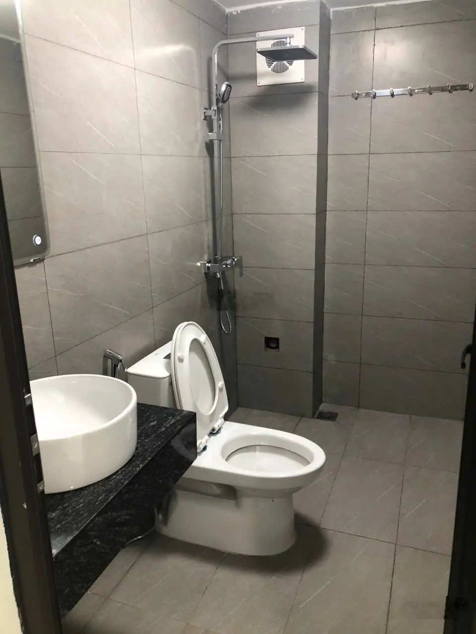 Bán này 3 tầng Khu 918,Gần sân Golf Long Biên.Dt:89m2,mt:5m.Giá:14 tỷ còn TL.Đường Oto tránh-Giá ĐT