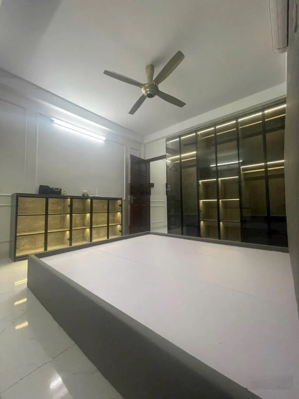 Bán nhà Mỗ Lao Hà Đông lô góc, cạnh hồ, kinh doanh ngày đêm, ô tô tránh 45m2, 5 tầng, 4.6m mặt tiền