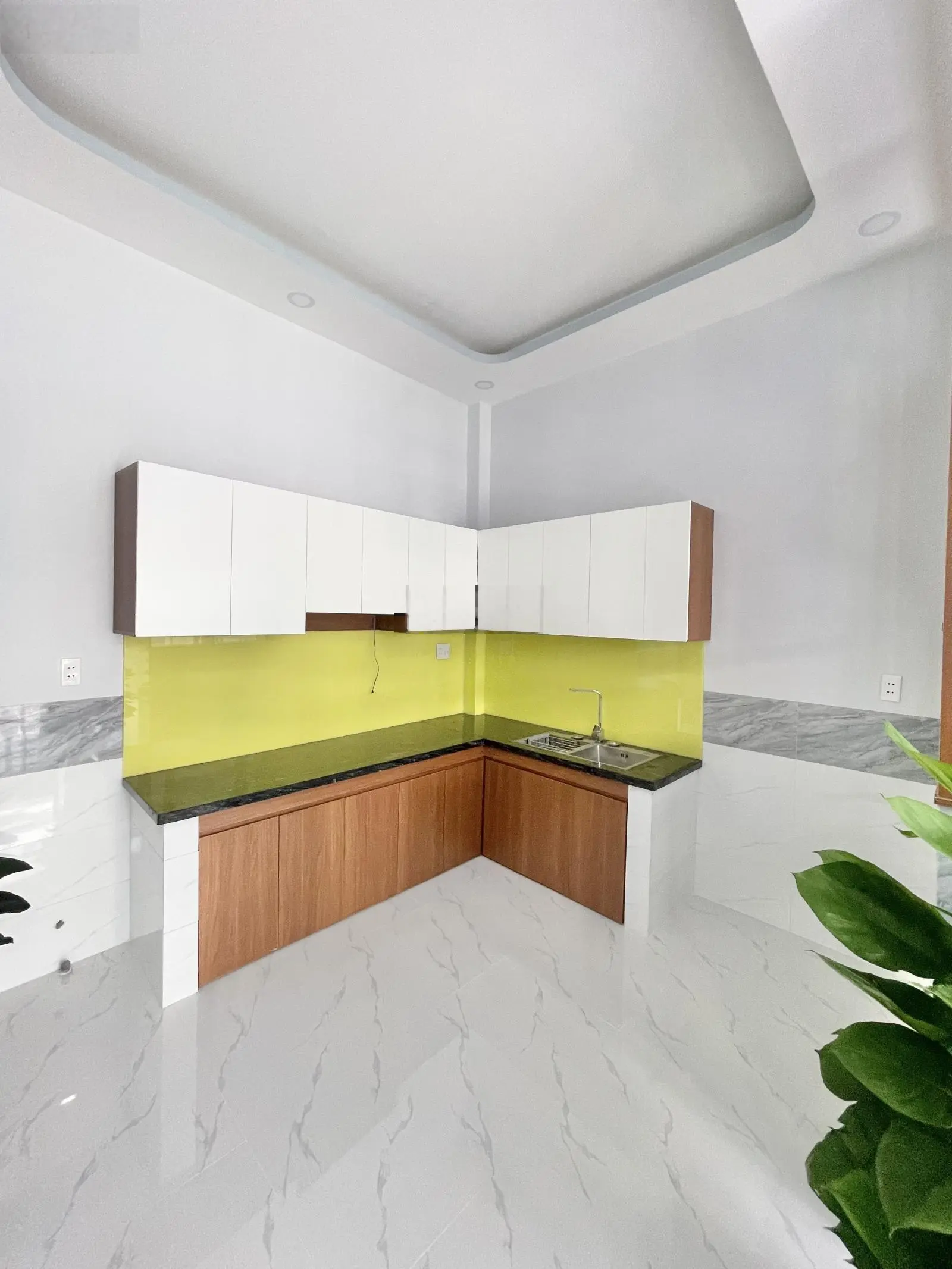 Cần bán nhà mới hoàn thiện ngang 5M ngay đường nguyễn đức thiệu phường dĩ an vào 1 sẹc tới nhà