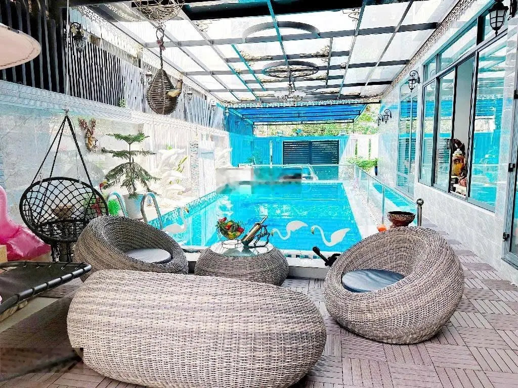 Biệt thự hoành tráng- thảo điền q2-khu phố tây- dt 380m2- 100 tỷ-vị trí an ninh cực tốt- khu riêng