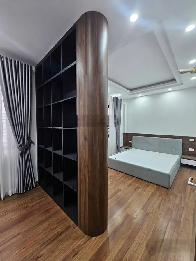 Bán nhà đàm Quang Trung long Biên 42 m 5 tầng MT 7 m giá 7 tỷ