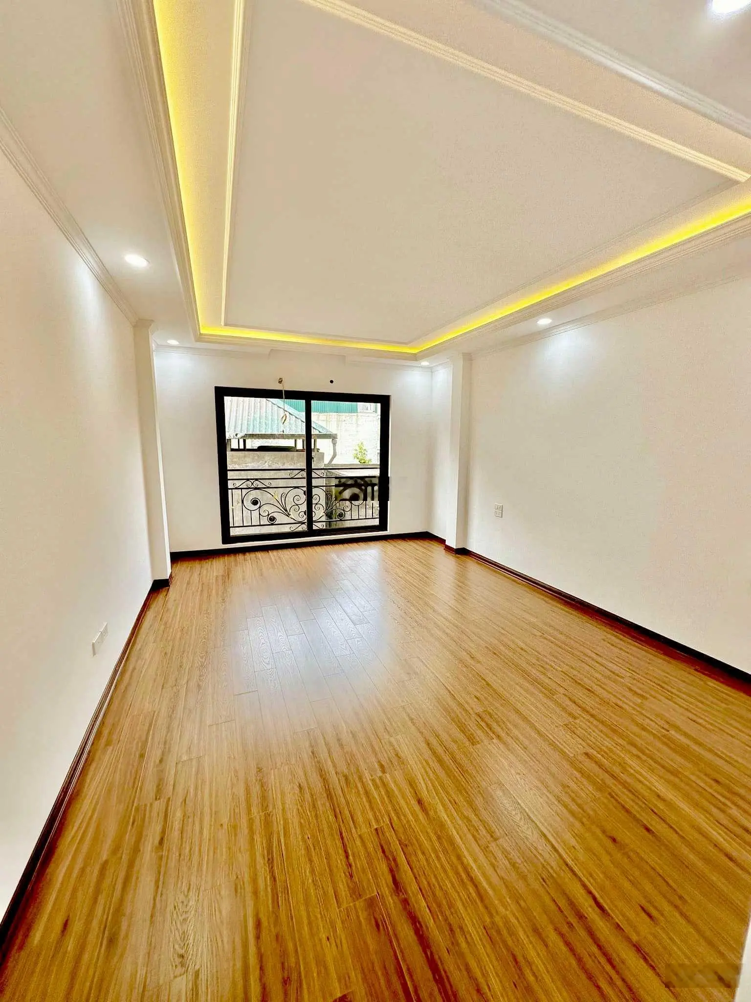 Bán nhà Khương Đình - Thanh Xuân - 80m ra mặt phố - giáp Ngã Tư Sở - 42mx 6 tầng thang máy
