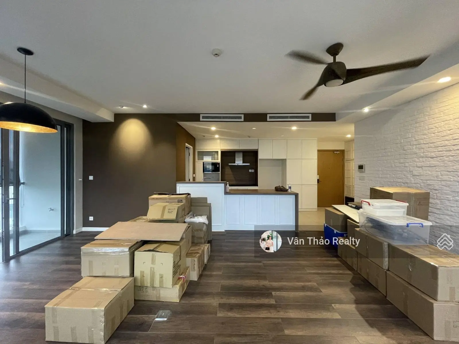 (Diện tích lớn 137m2) Căn hộ 3PN góc - Full kính 2 mặt - Nội thất cơ bản - Đảo Kim Cương Quận 2