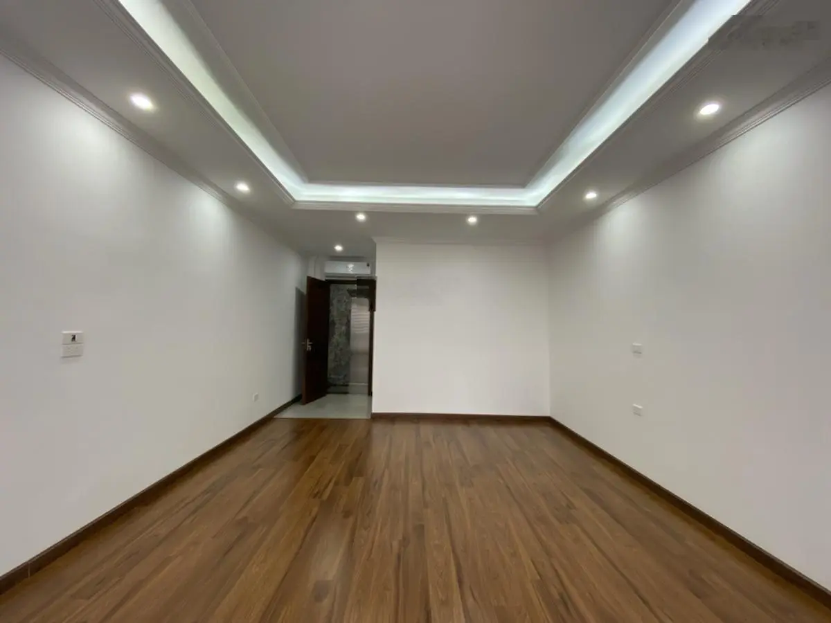 Bán Gấp nhà phân lô Đường 800A cầu giấy víp 50m2 x 8 tầng mặt tiền 4,5m ô tô vào nhà