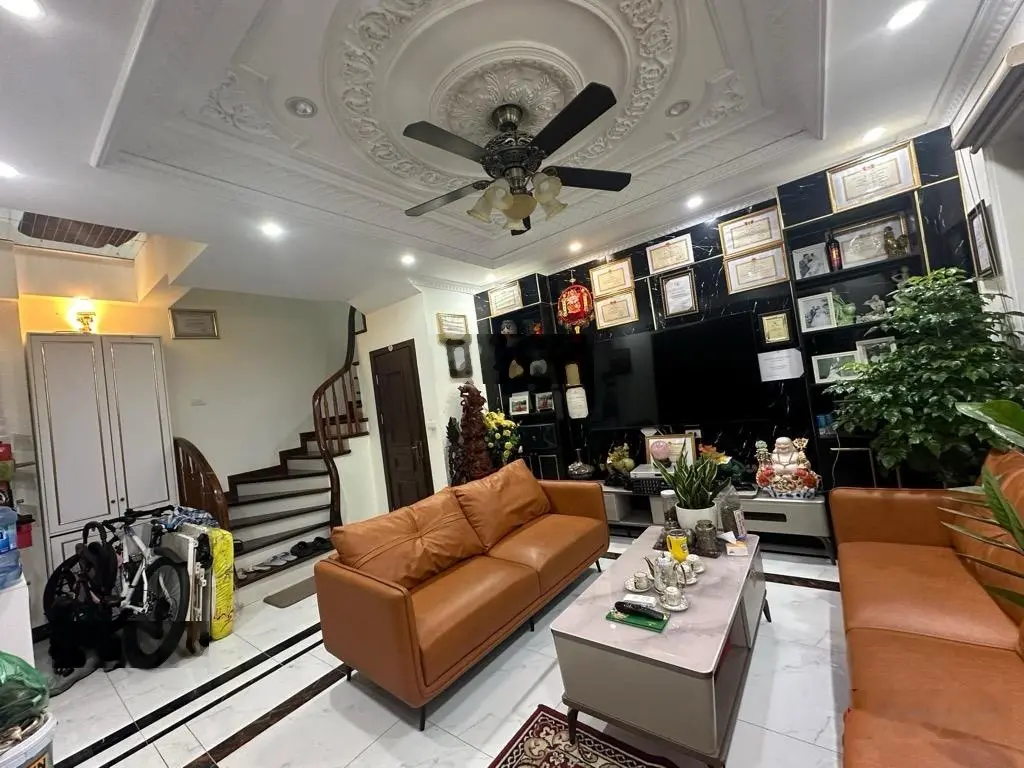 Bán nhà Sài Đồng 36m2 MT 7m xây 6tầng. Gía chào 7,48tỷ. Nhà 3 mặt thoáng gần chợ trường hồ điều hòa