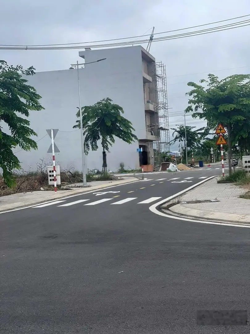Chính chủ bán lô B đẹp đường 20m, có sổ sang tên ngay, giá thấp hơn HĐ 400tr