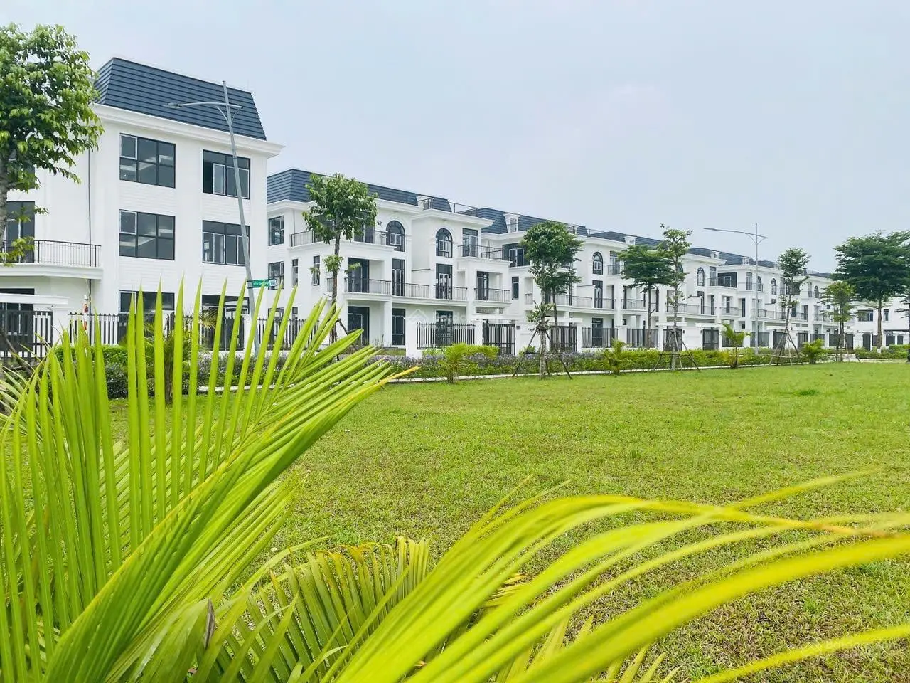 Chỉ với 50tr/m2 bắt đáy quỹ căn biệt thự, nhà vườn tại HUD Mê Linh Central. Hotline: 0943 757 ***