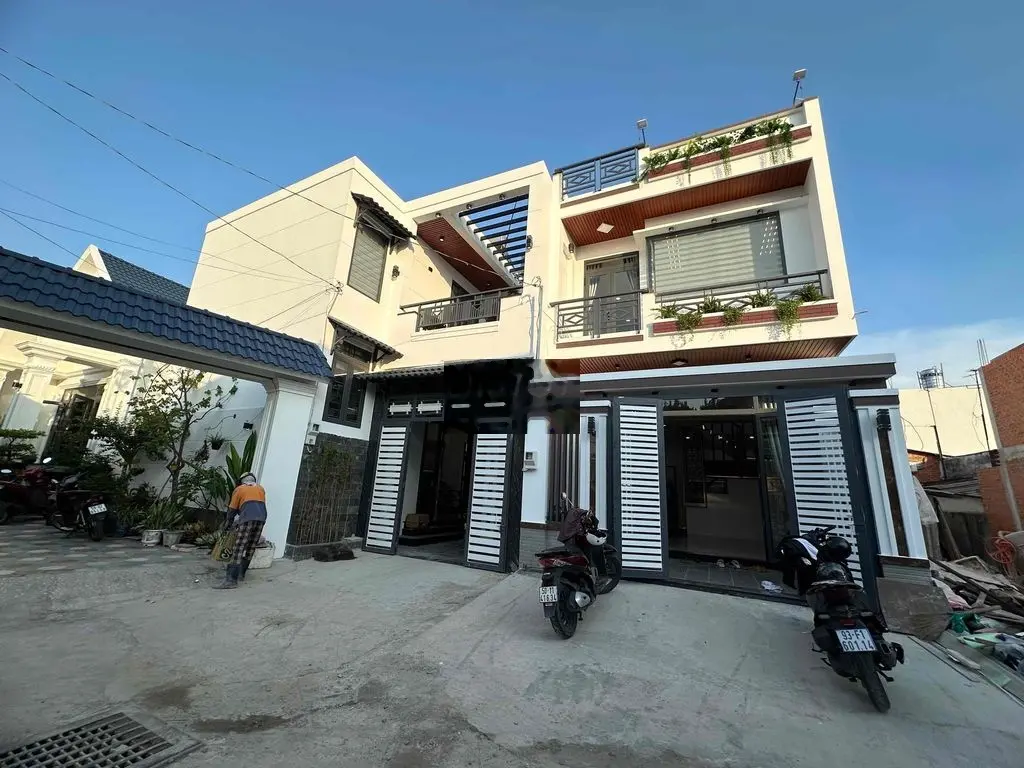 Nhà Mới 82m2, Hẻm Xe Hơi, 2 Tầng. Ngay Chợ Thới Tứ, Trịnh Thị Miếng