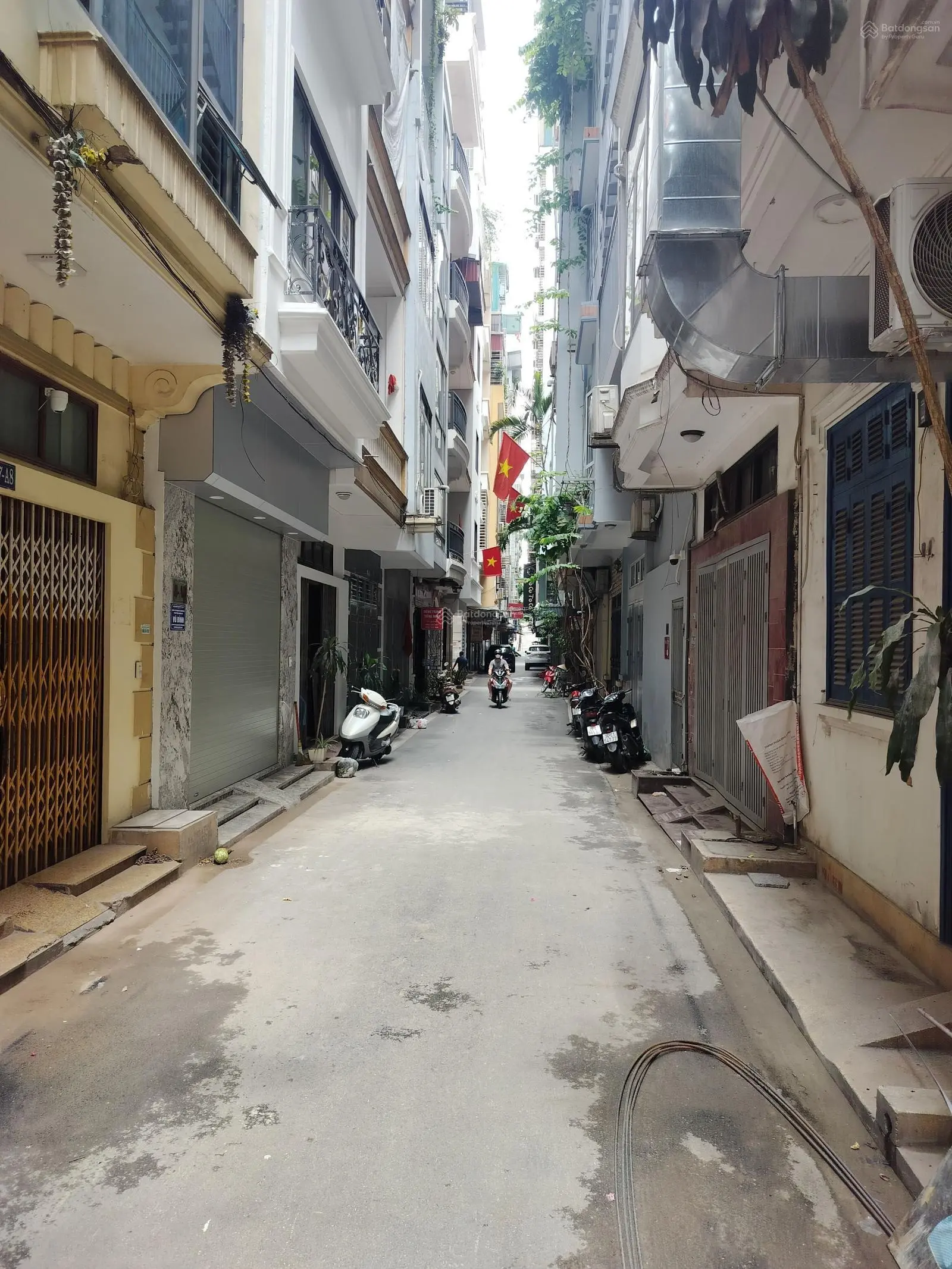 Bán nhà phân lô lk 05 tầng trung tâm quận Cầu Giấy, HN. Đường thông, oto tránh, yên tĩnh, ở sướng !