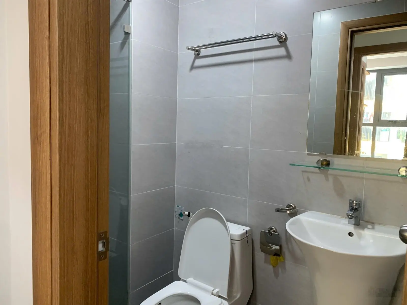 Chủ ngộp bank 800tr bán gấp - Bcons Green View 2pn - 2wc 51m chỉ 1 tỷ 600tr.