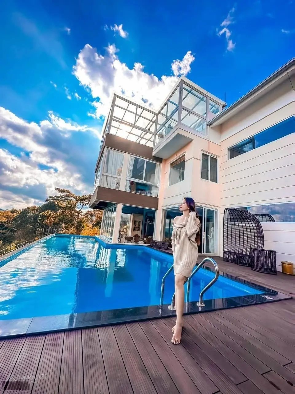 Bán VILLA hồ bơi view Rừng thông SIÊU ĐẸP nằm trên cung đường đắt giá VIP trung tâm Đà Lạt