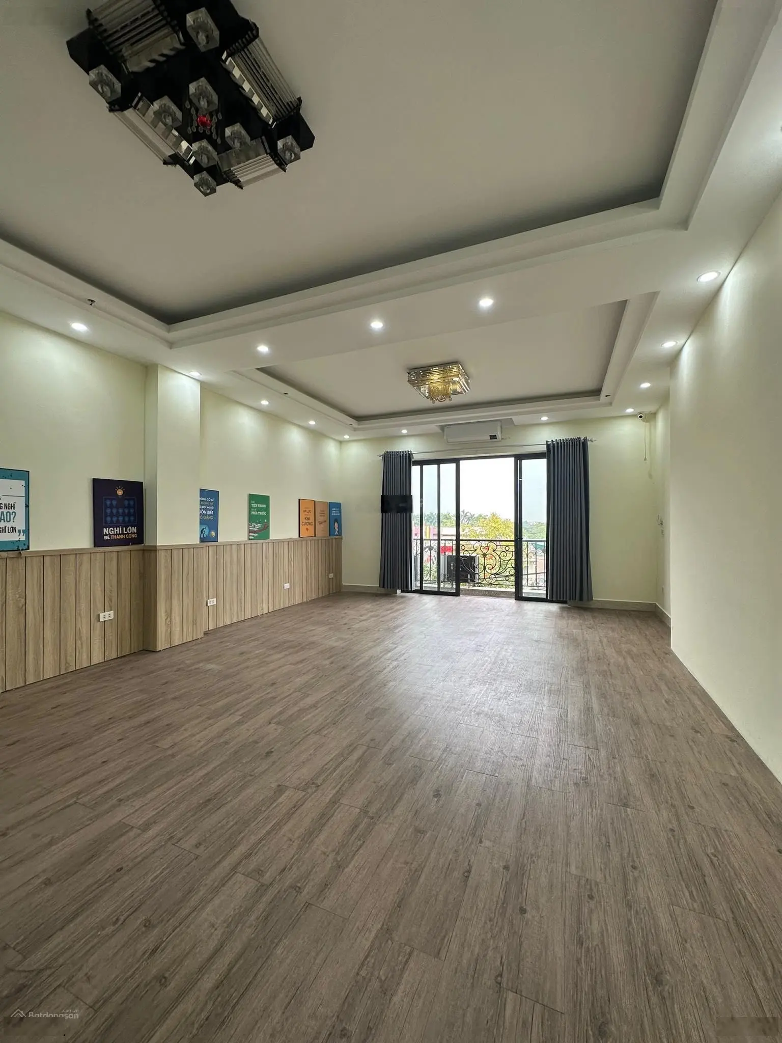 Mặt phố Tây Sơn, vị trí đắc địa, 102m2 6 tầng thang máy, kd sầm uất mọi loại hình