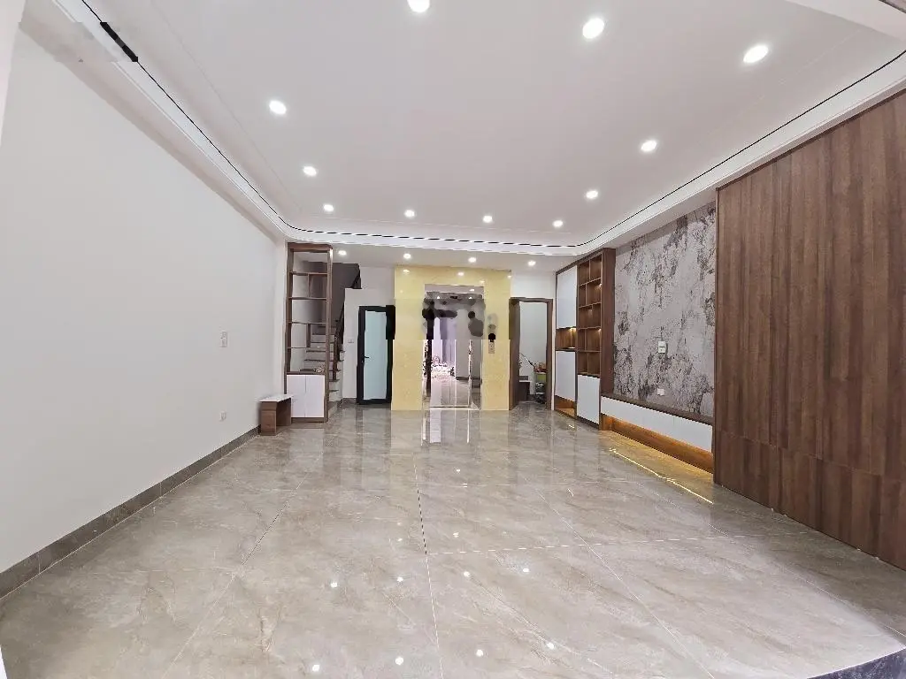 Bán nhà phố Đàm Quang Trung. Hàng xóm TTTM Aeon Long Biên. Nhà 6 tầng. Gara ôtô. DT 50m2 MT 5m