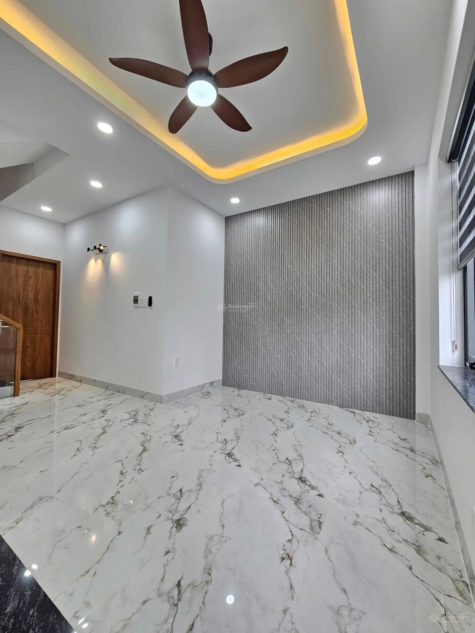 Nhà hoàn công: 6tỷ200, nhà 1 trệt 3 lầu full nội thất KDC đẹp cạnh Làng Đại Học Quốc Gia TP. HCM