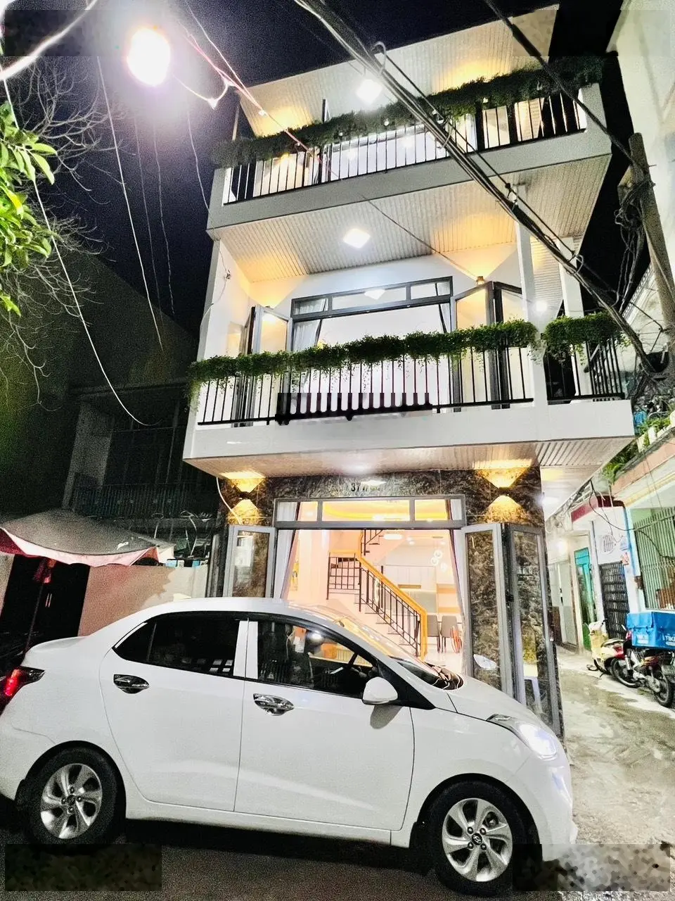 Chỉ 3,3 tỷ! Nhà 63m² gần chợ Trần Hữu Trang xây 1 trệt 2 lầu. Gần bờ kè đủ tiện ích,hẻm oto. Sổ sẵn