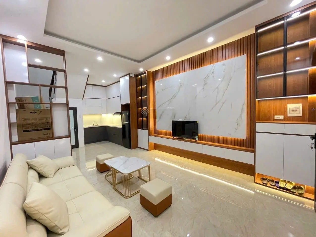 Nhà mới ở ngay phố định công hoàng mai 35m 5 tầng mặt tiền rộng, ô tô đỗ gần chỉ 7,5 tỷ