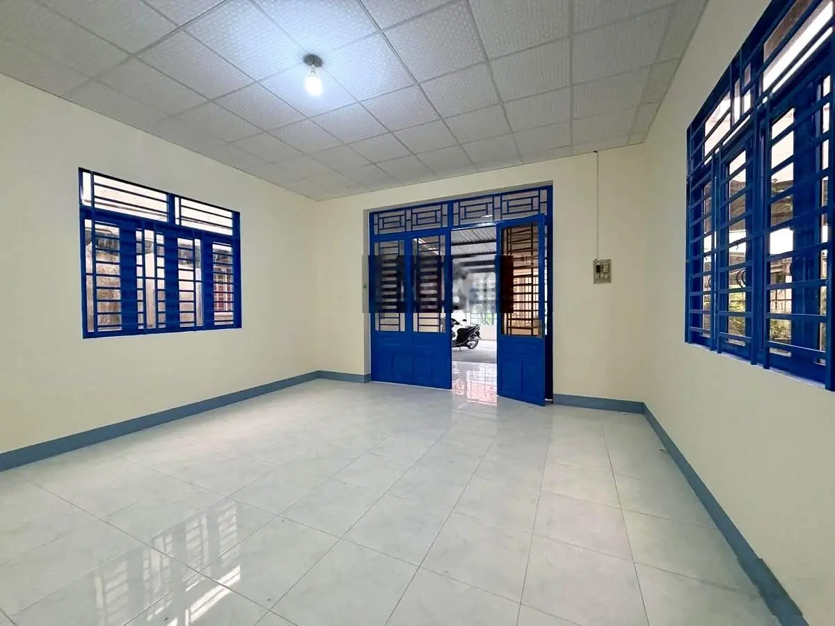 Nhà cấp 4 (sát Bình Chánh) - Cách QL1A chỉ 8 - 900m - Khu đông dân, không quy hoạch