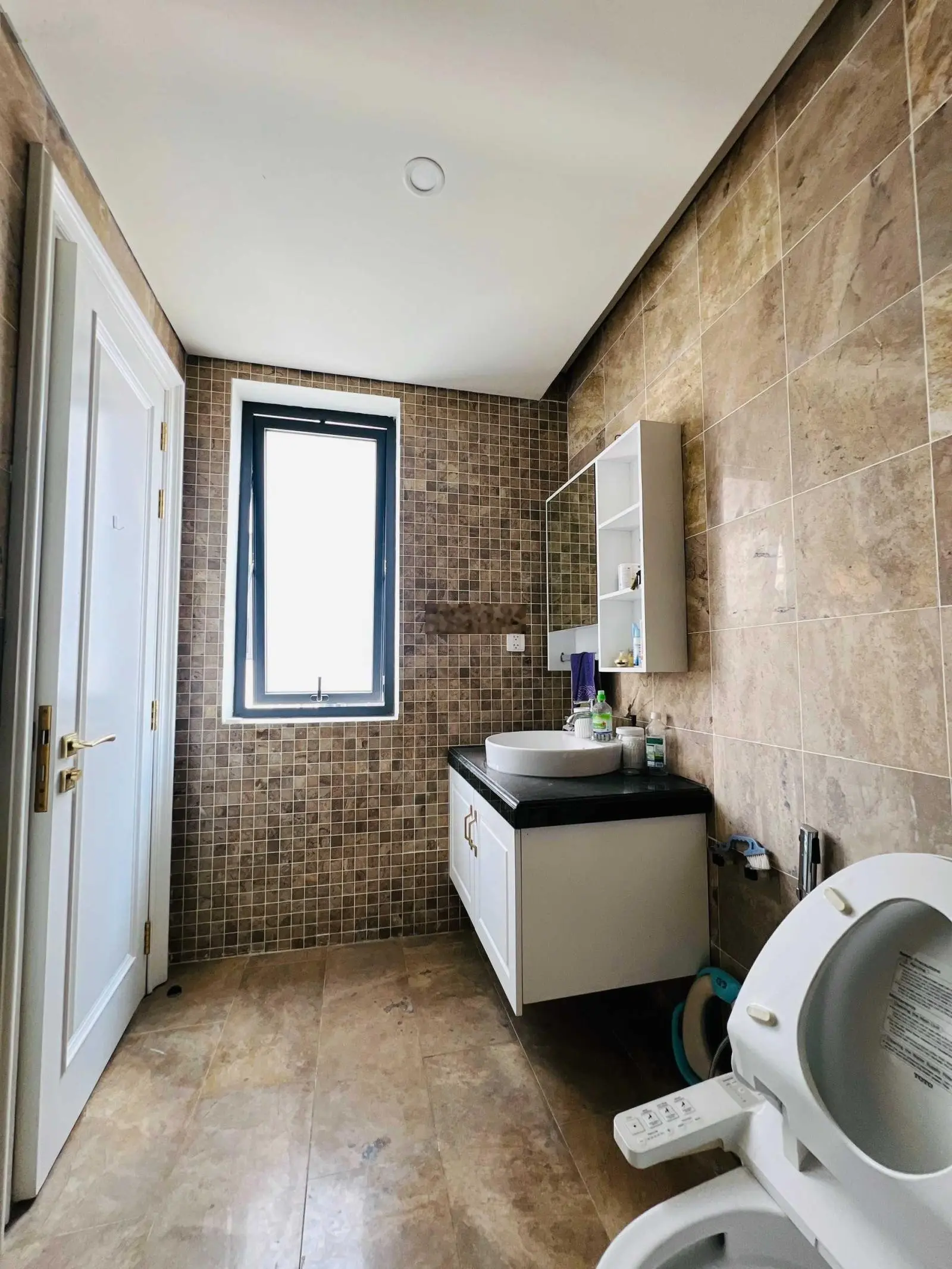 Bán biệt thự đơn lập 270m2 15x18m Liên Phường full nội thất nhập khẩu, khu an ninh cao cấp giá 33tỷ