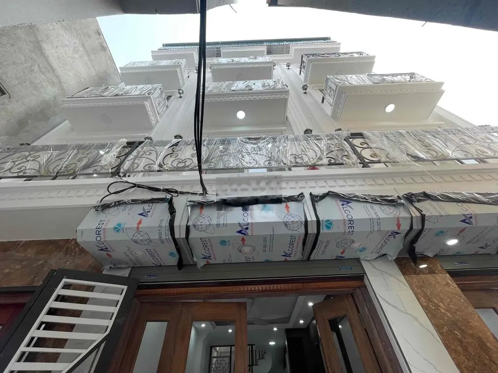 Về ở luôn nhà 5 tầng thiết kế hiện đại,nằm tại Quận Hà Đông,50m ra QL6