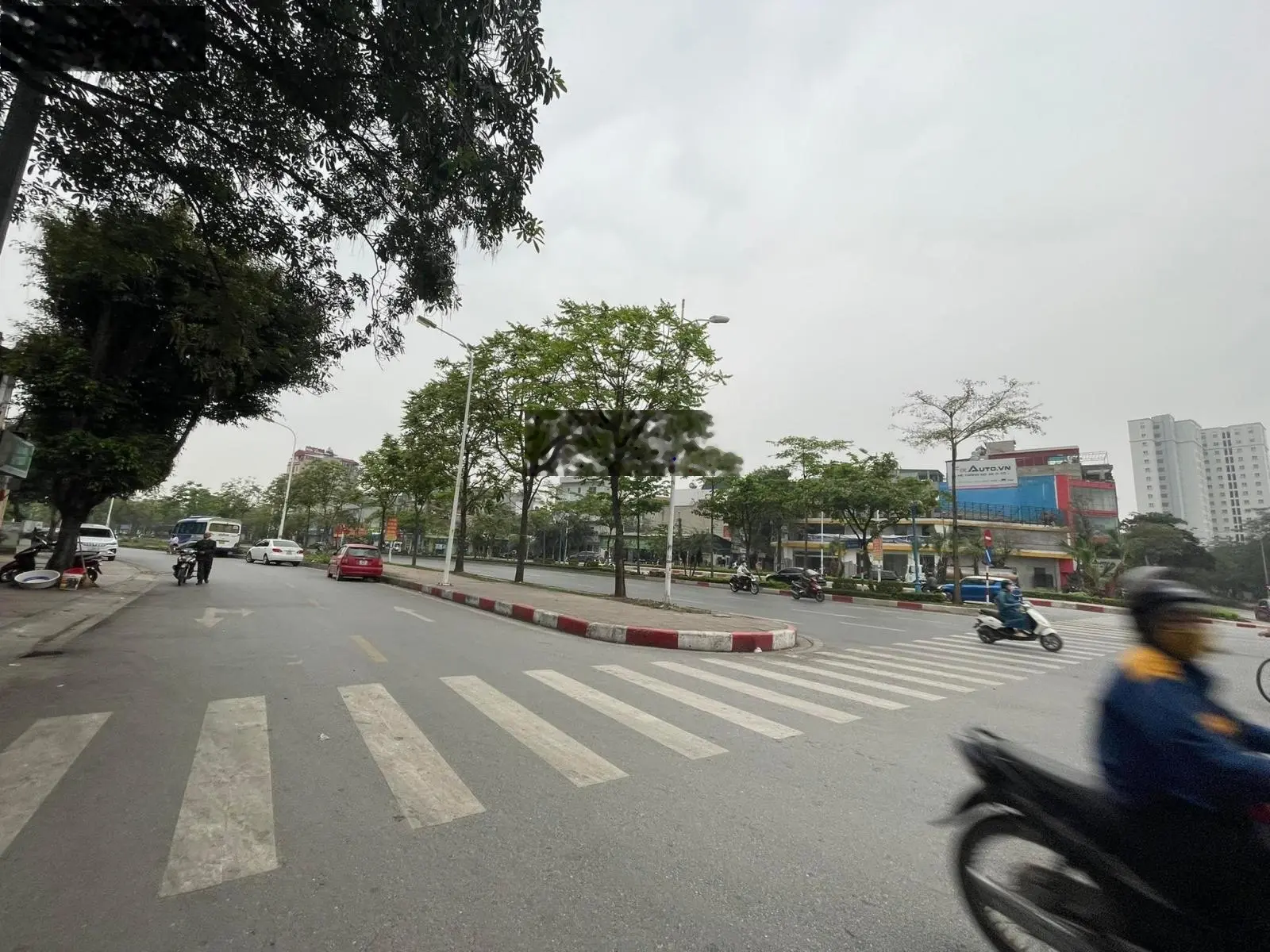 Bán nhà mặt phố Cổ Linh - Thạch Bàn 58m2 x 6 tầng, thang máy, vỉa hè 5m, kinh doanh đỉnh