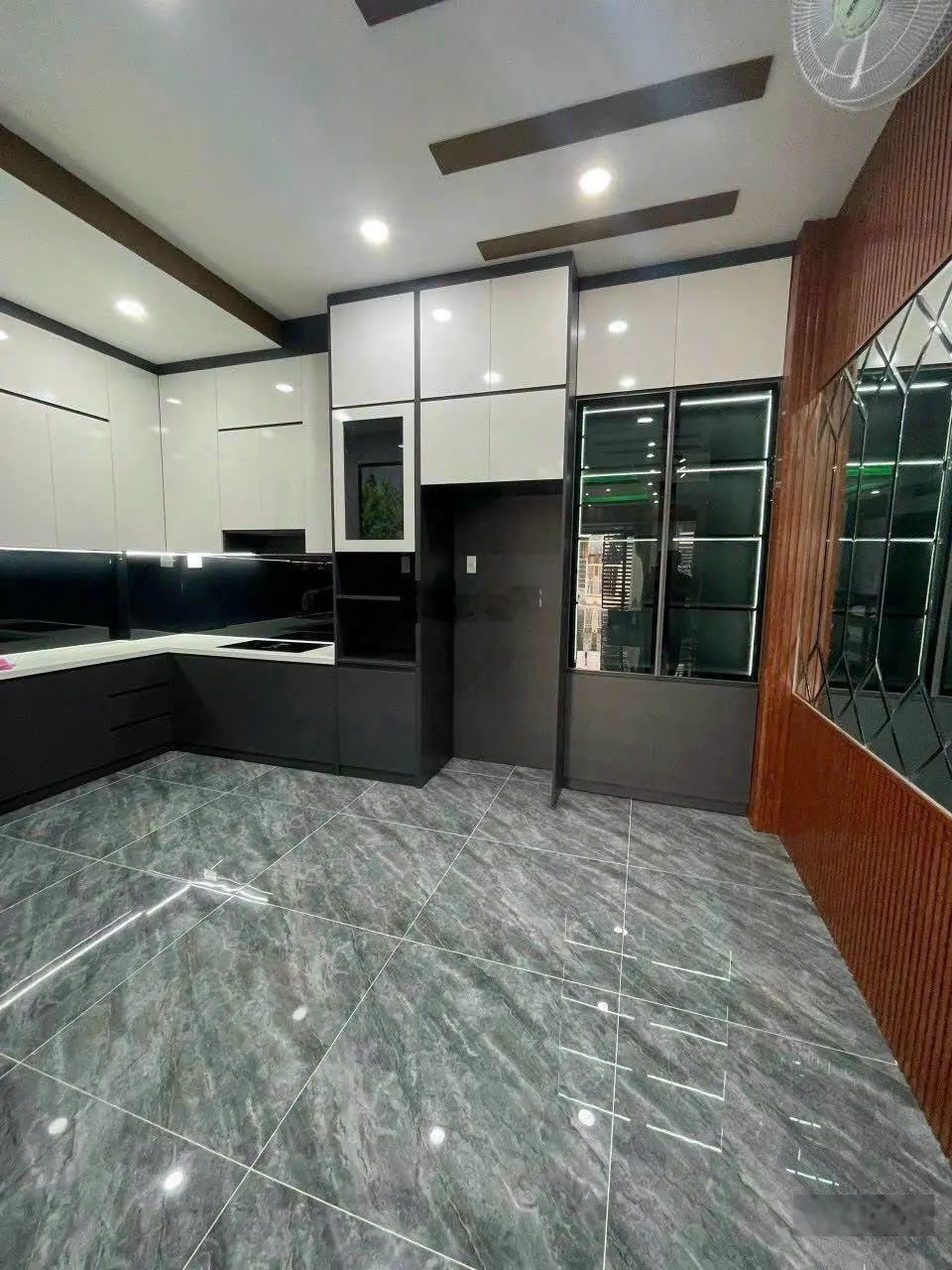 Bán gấp nhà Nguyễn Xí, Bình Thạnh,giá 2tỷ2/48m2,thuận tiện di chuyển,gần chợ.LH 0922811690 Ngân