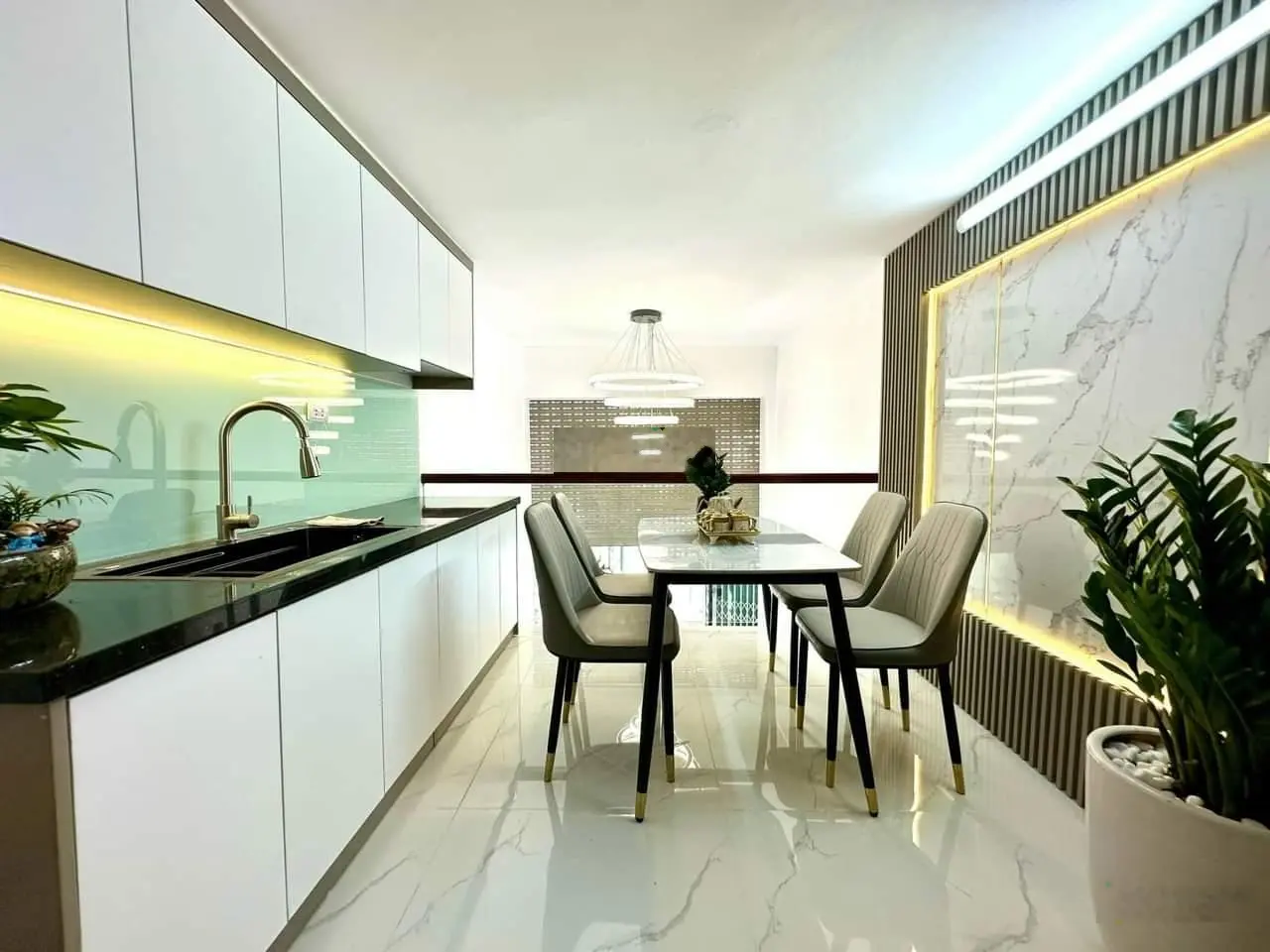 Chính chủ nhờ bán gấp nhà - Lê Đức Thọ - ô tô nhỏ đỗ cửa - 10m ra ô tô tránh - sổ đẹp - giá tốt