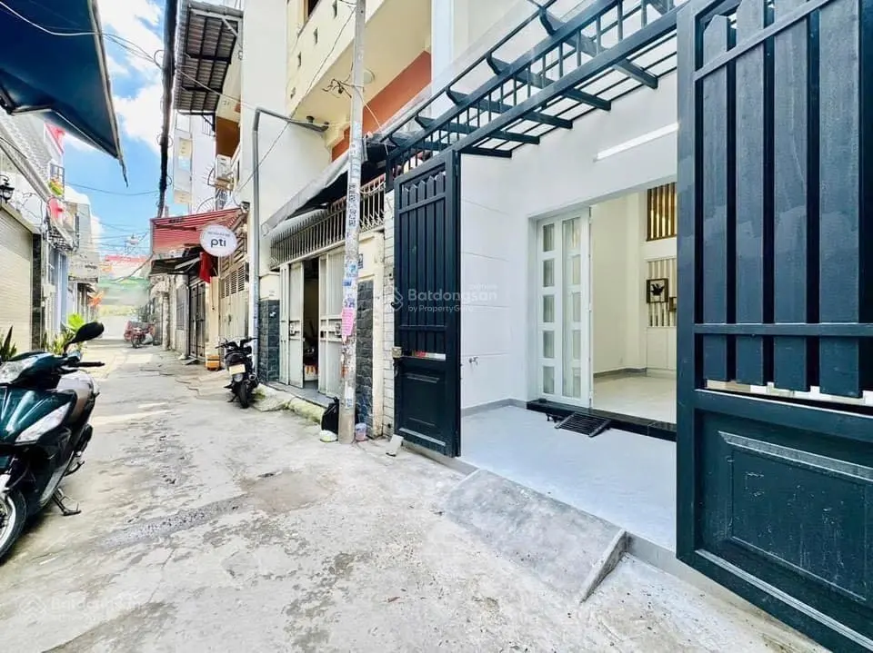 Nhà ngộp bán lỗ 300tr đường Nguyễn Văn Mại 46m2 cách sân bay 2p, giá chốt