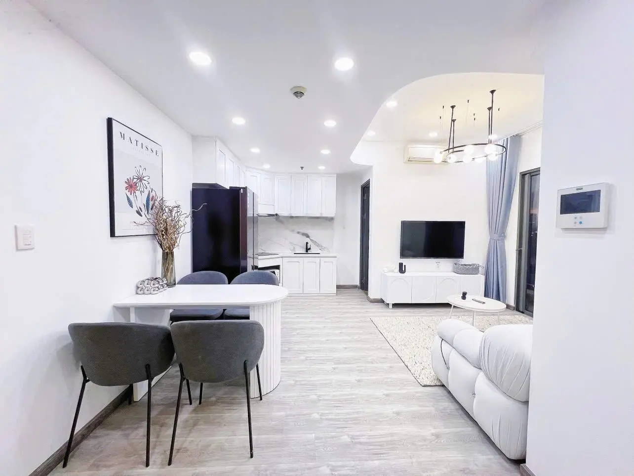 Cần tiền bán gấp căn hộ Mastrei Thảo Điền 2PN view tòa 81 tầng - chỉ 5.7 tỷ