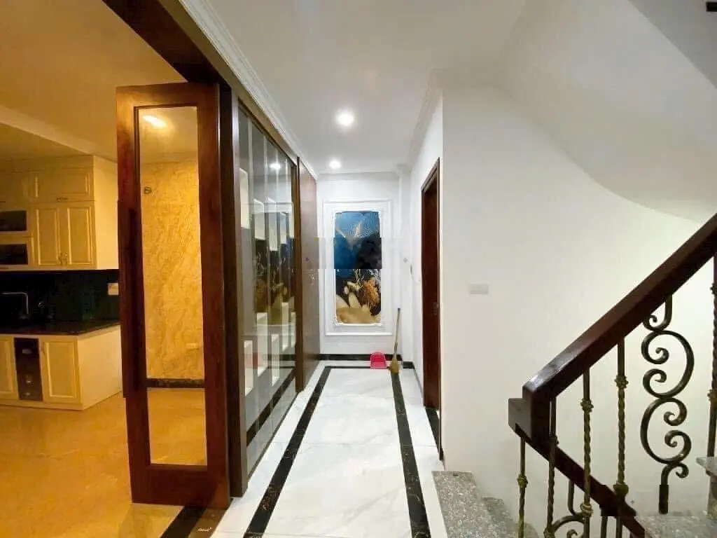 Chính chủ bán tòa nhà ngay KĐT Trung Yên. 180/200m2