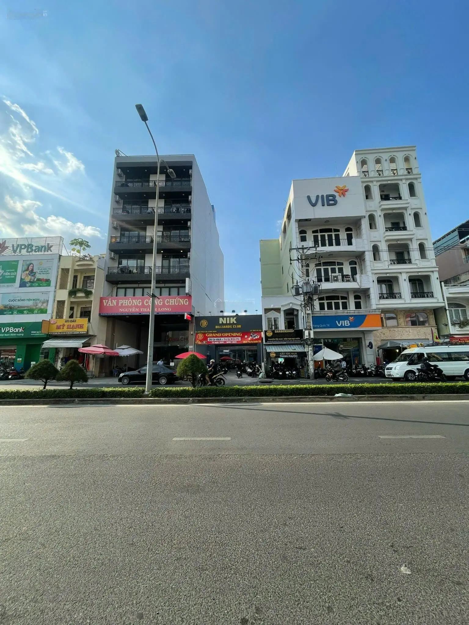 Bán gấp mặt tiền ngay Hoàng Văn Thụ, diện tích: 9.6x29m, trệt 3 lầu, giá bán chỉ 70 tỷ
