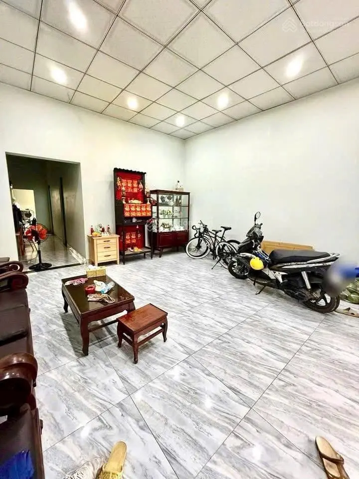 bán gấn căn nhà mặt tiền chợ tân phong vị trí kinh doanh vàng