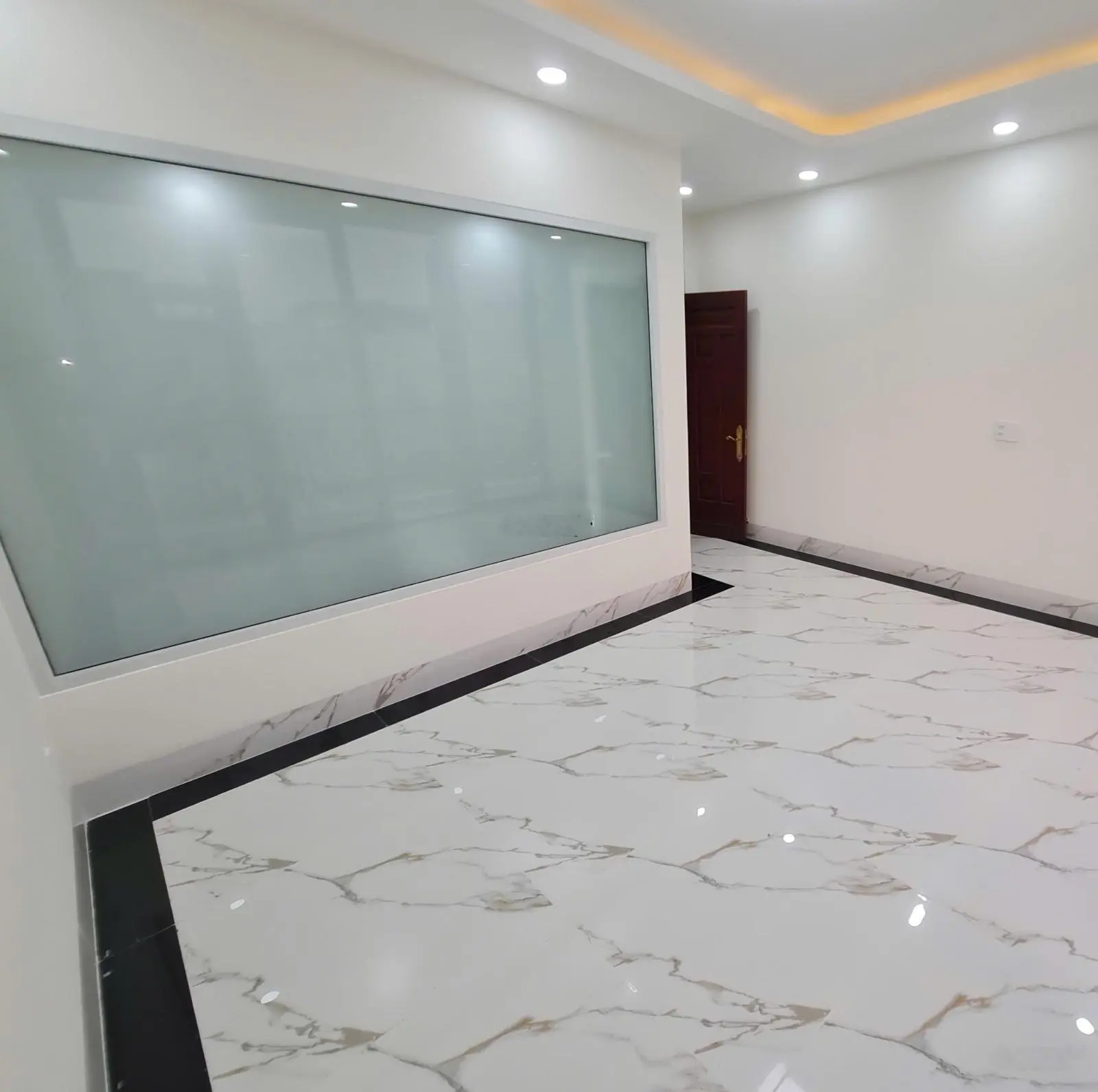 Nhà bán hẻm 50 đường Hoà Bình p5 quận 11 TPHCM gồm 4 p ngũ 1 thờ 5 WC giá 11 CTL, LH:0969748973