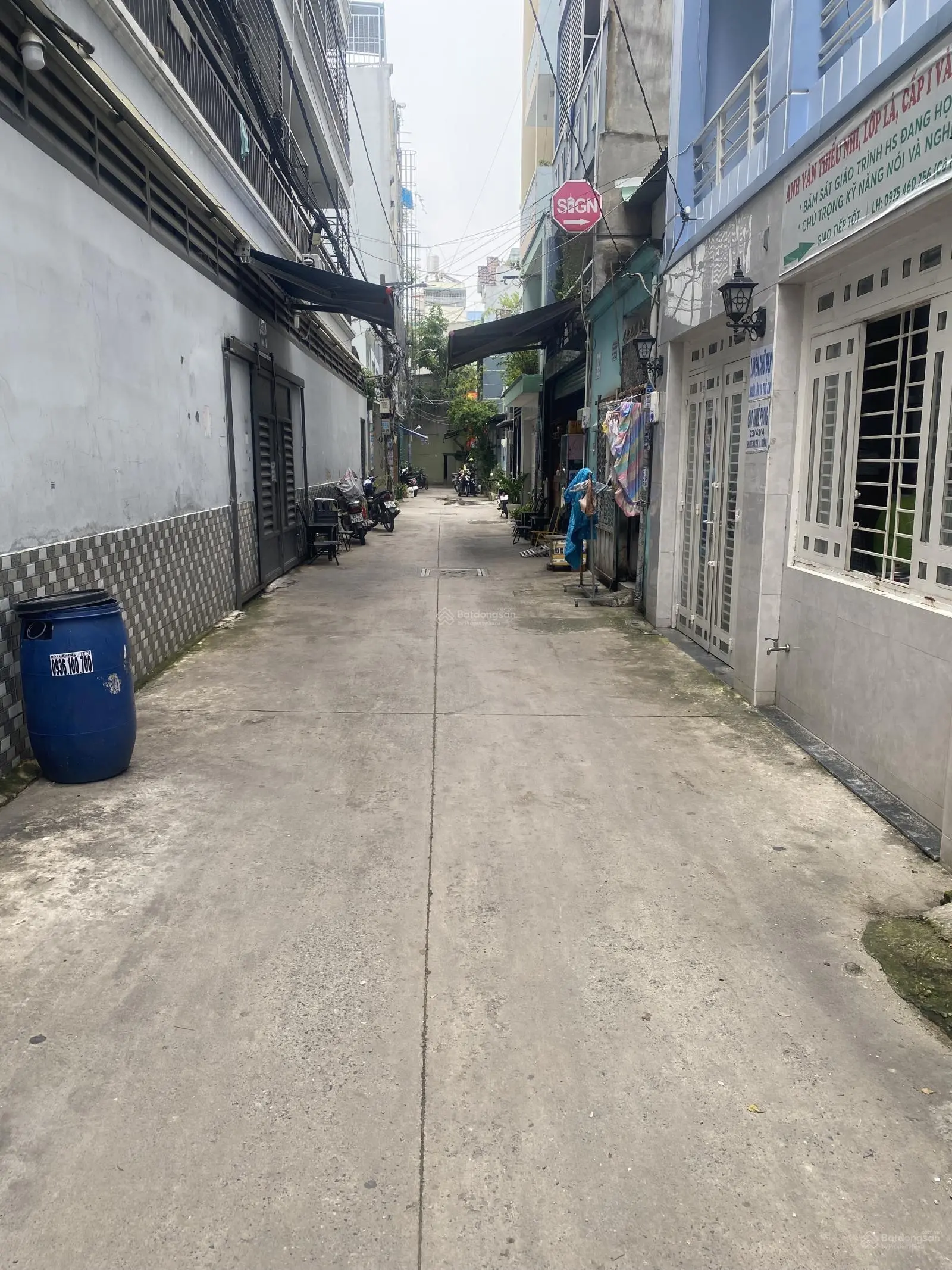 Bán nhà Tân Phú, 52m2 , 3 tầng, hẻm 5 m, gần Đầm sen, giá 5x tỷ.