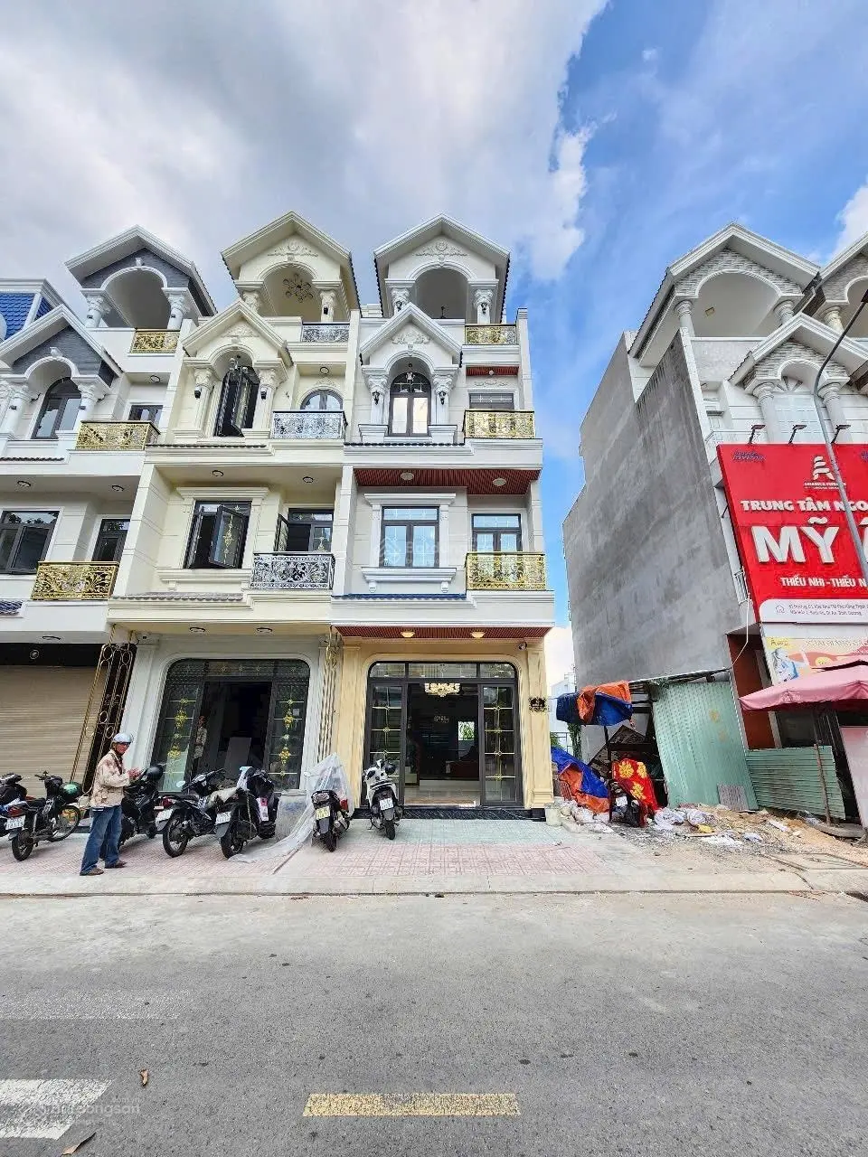 Nhà hoàn công fun nội thất sát làng đại học quôc gia tphcm .thuộc tp dĩ an