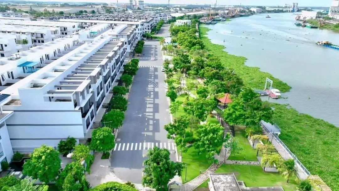 Bán nhà sổ đỏ MT đường Nguyễn Văn Tuôi - TT Bến Lức, View sông Vàm Cỏ, đang cho thuê 12tr/tháng