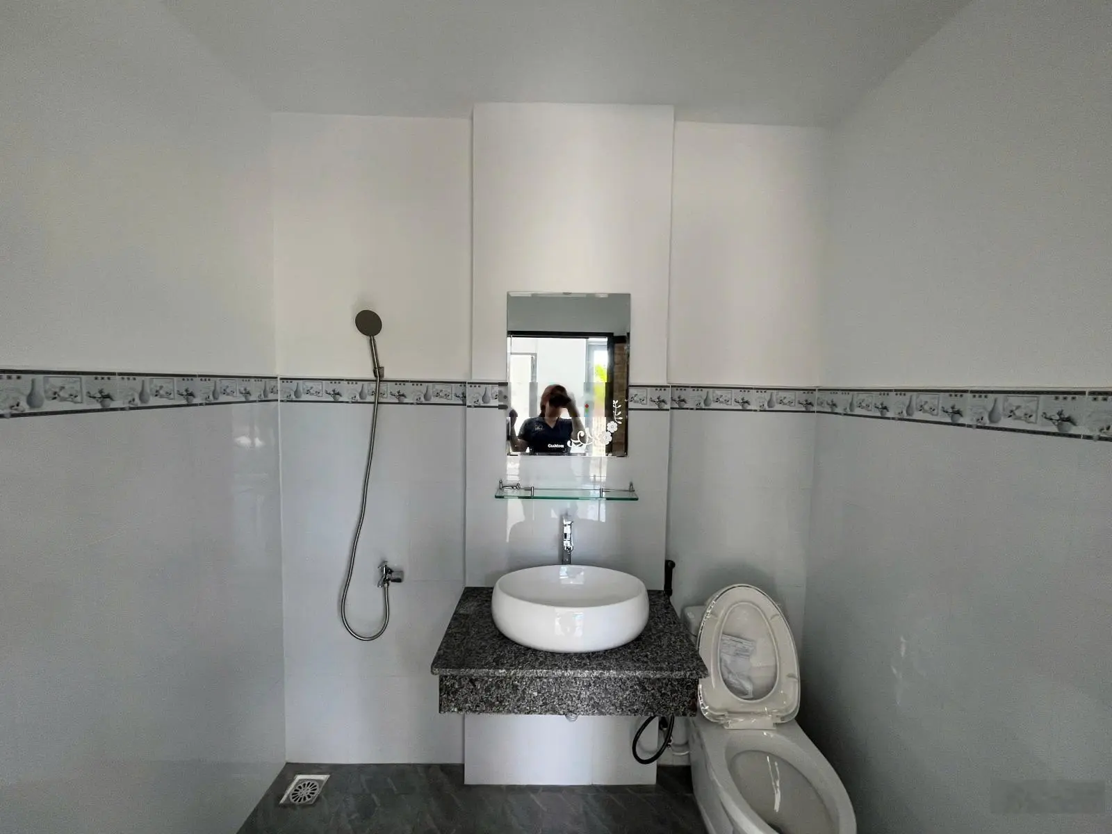 Bán đất có sẵn nhà đầy đủ tiện nghi, gần mặt tiền QL60 chỉ 1tỷ6