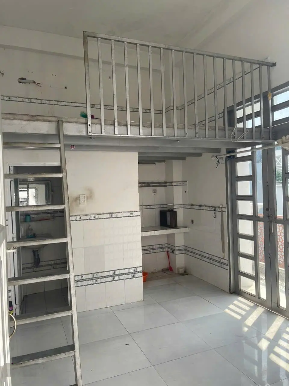 Bán nhà đường Lê Trọng Tấn, gần trường Công Thương, DT 11mx18m, 3 lầu hoàn công, gồm 33p kinh doanh