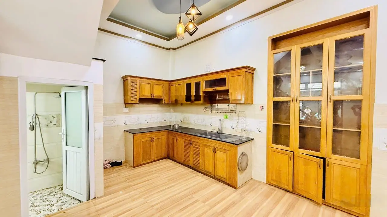 Nhà 1 trệt + 1 lầu, gần chợ Dĩ An 1, cách đường Lý Thường Kiệt vài bước chân