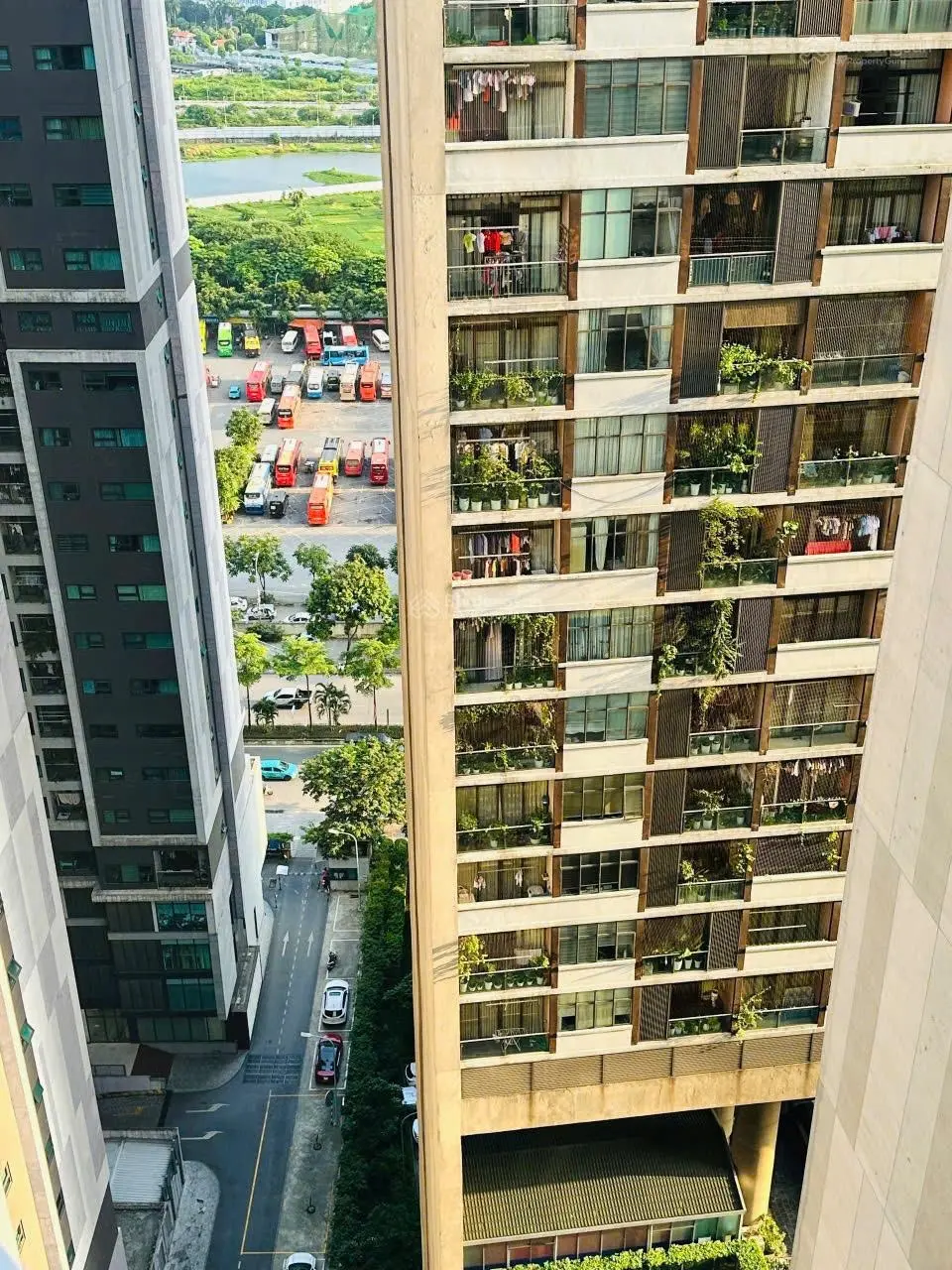 Vợ chồng em ko có nhu cầu ở cần bán căn 2N2W giá 4,3ty Garden Hills - Tầng trung- Gọi e 0988 917 ***
