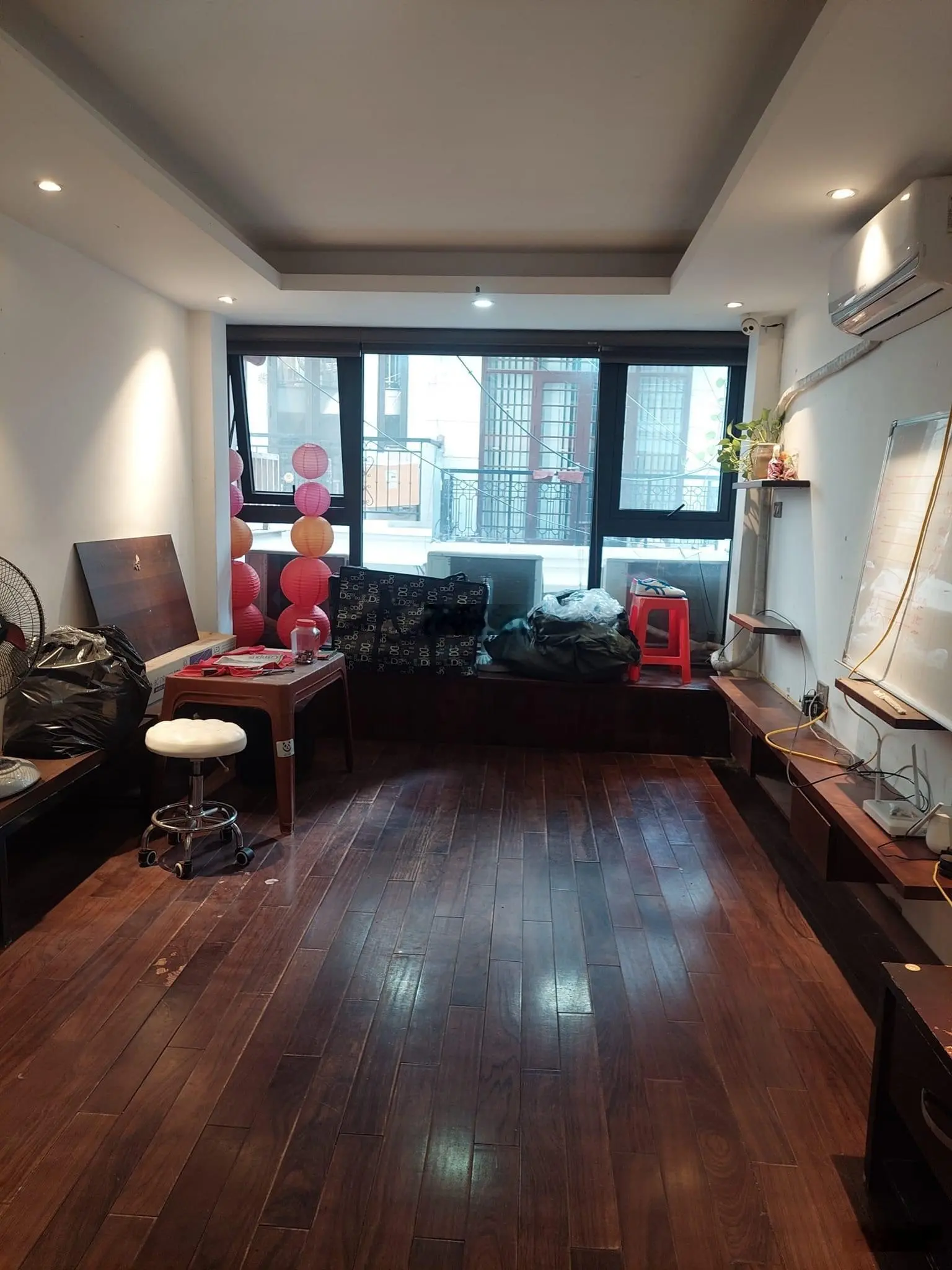Siêu phẩm, bán nhà phố Trích Sài 46m2, 6 Tầng phân lô, kinh doanh, ô tô dừng đỗ, sát hồ. 16 tỷ hơn