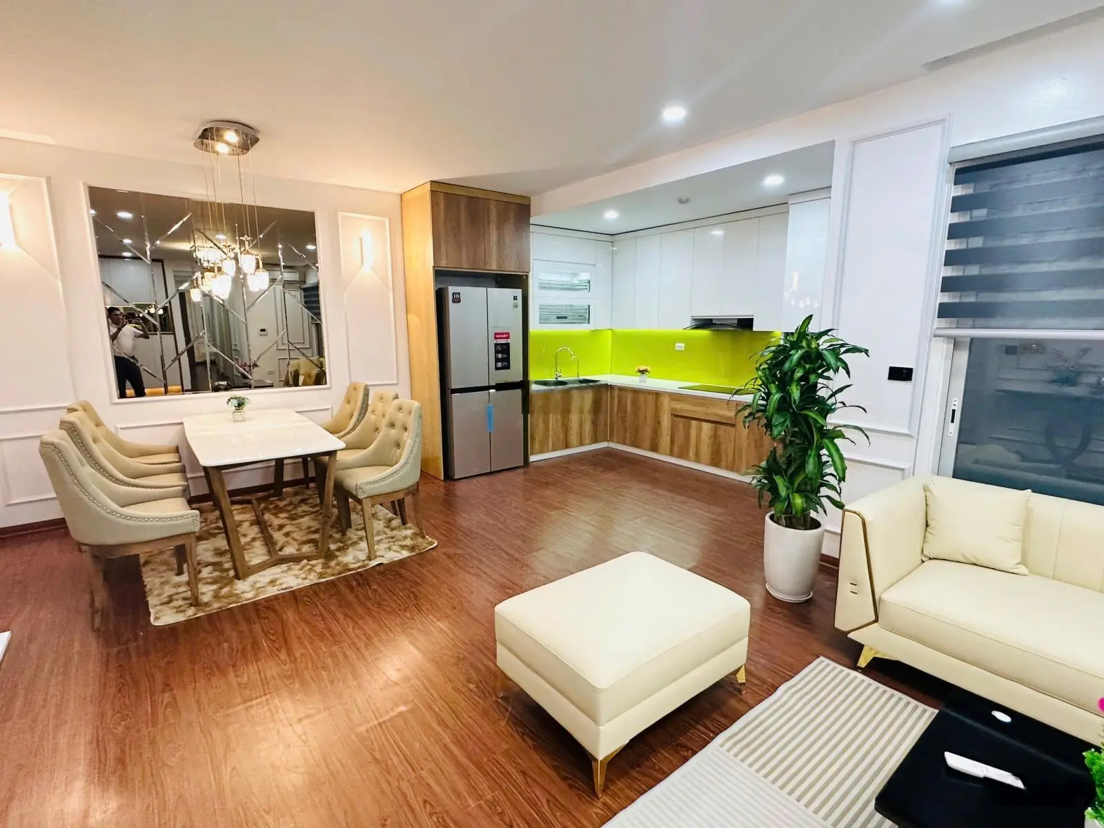 Bán gấp căn hộ 110m2, giá 8,7 tỷ, chung cư Royal City, 2PN 2WC