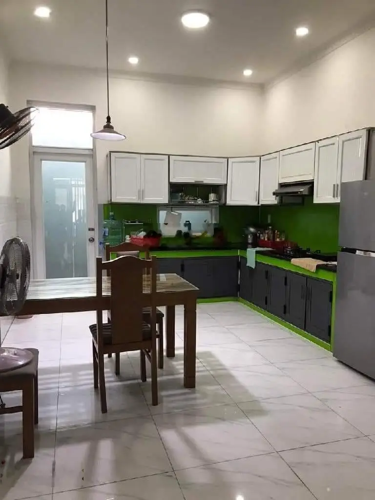 Nhà 3 tầng, 4x17m, hẻm xe hơi. Nguyễn Văn Quá, gần giáo xứ Chợ Cầu