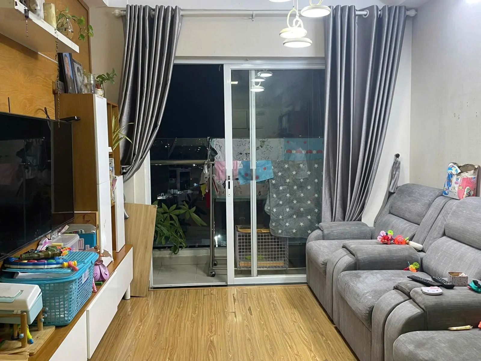 Bán căn hộ Flora Anh Đào, 2PN 2WC, giá 2tỷ3, LH 0898 536 ***