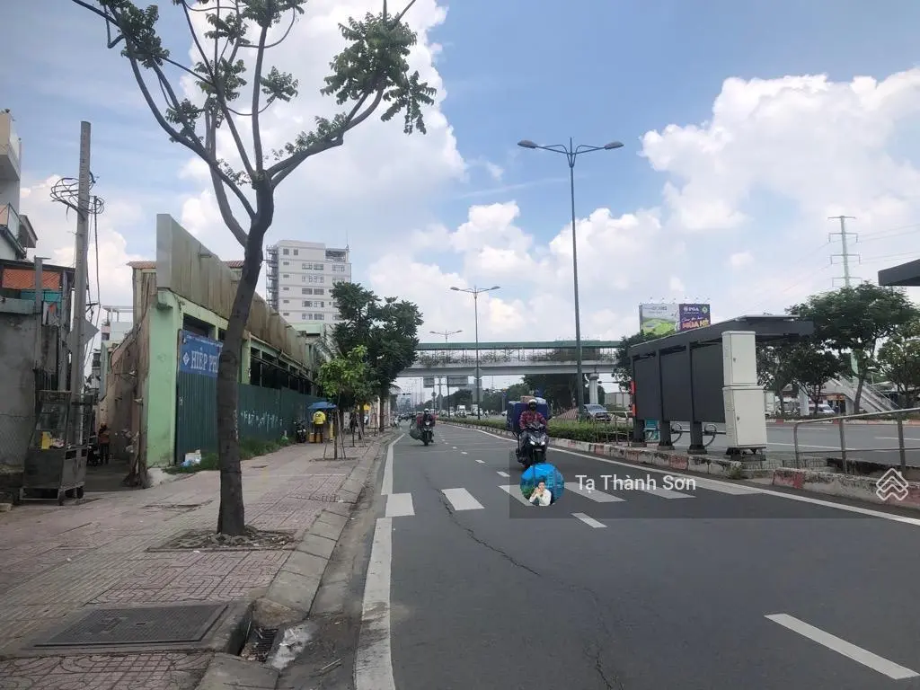 Mặt tiền Phạm Văn Đồng ngay cạnh Gigamall 135m2 4 tầng xây kiên cố 4 tầng 6PN kinh doanh đa ngành